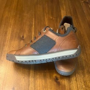 Oboz Mendenhall Low Canvas Shoes. Size 11.5 Never worn outside of the house.